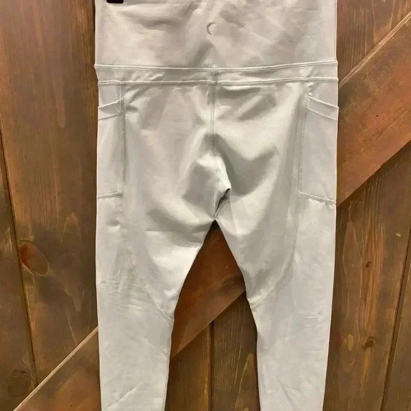 Zyia Mint Light-N-Tight Pocket Leggings Cropped - Picture 5 of 6